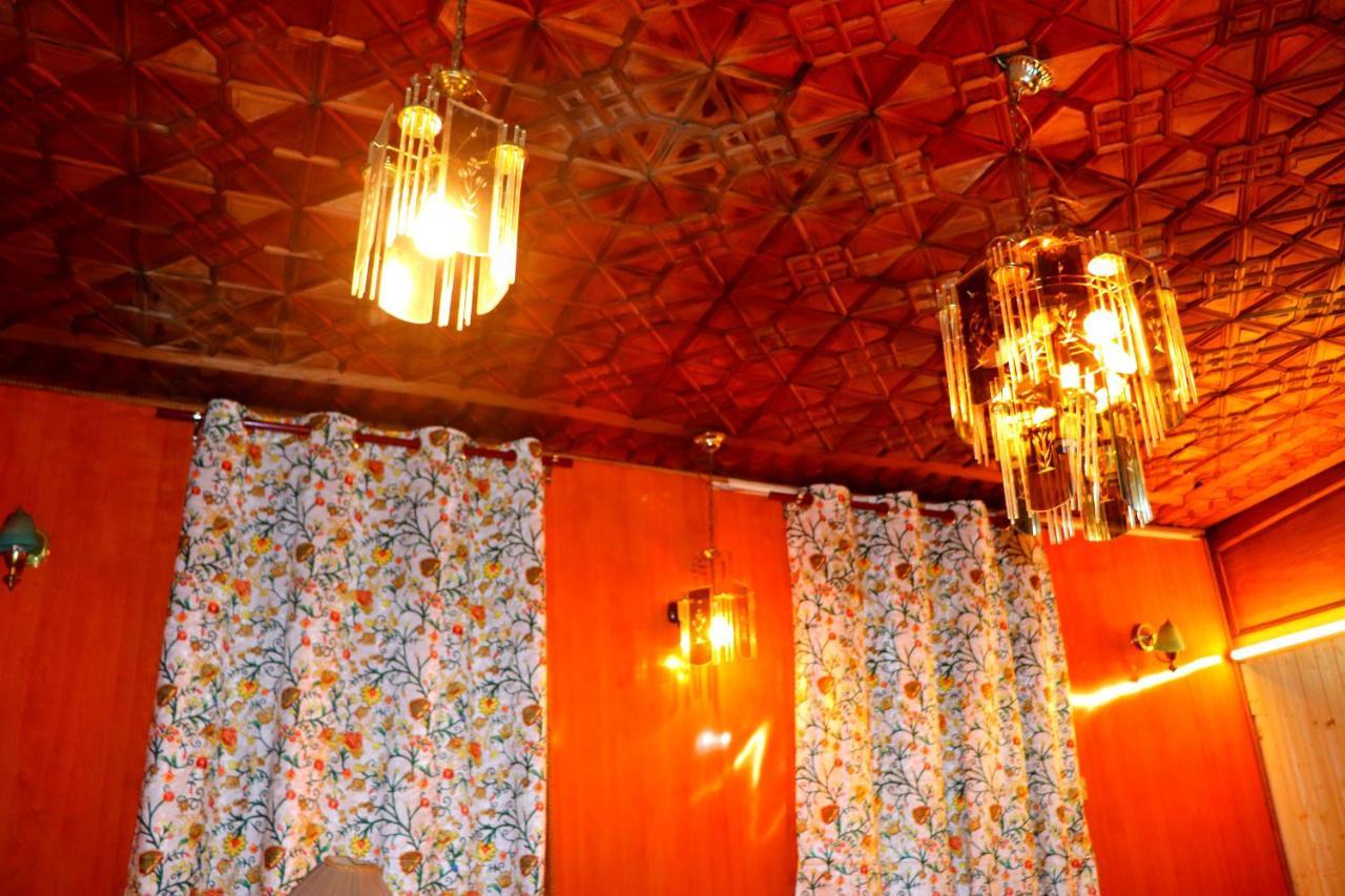 House Boat New Pala Palace Srinagar  Exterior photo