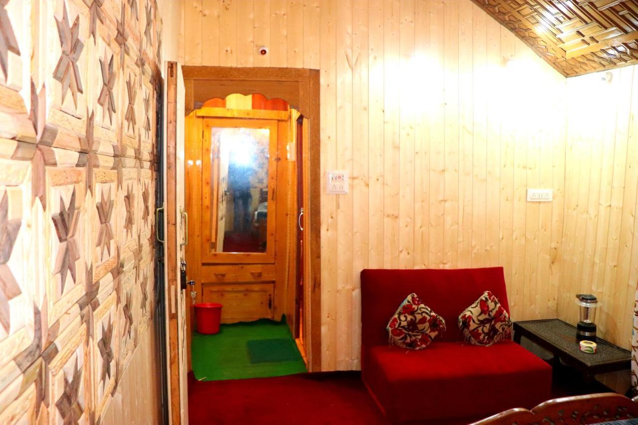 House Boat New Pala Palace Srinagar  Exterior photo