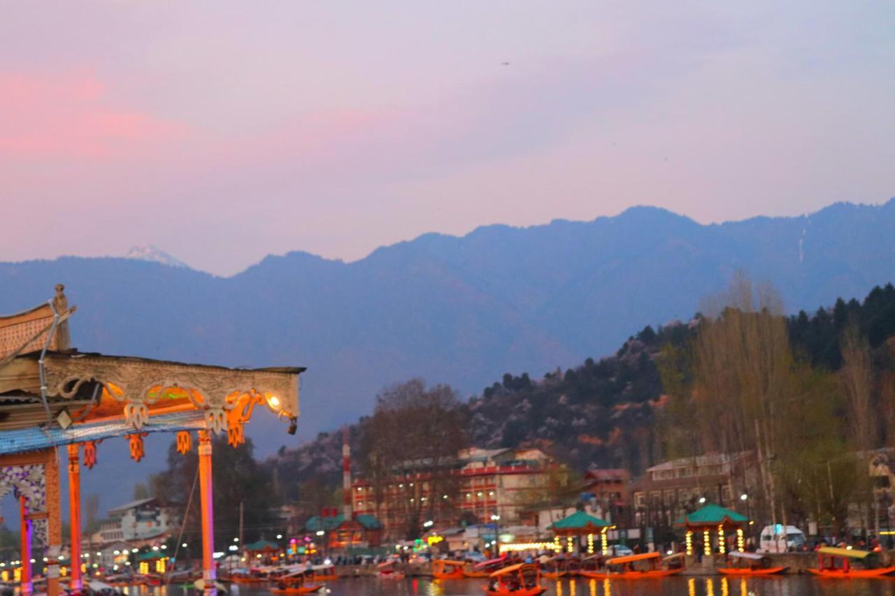 House Boat New Pala Palace Srinagar  Exterior photo