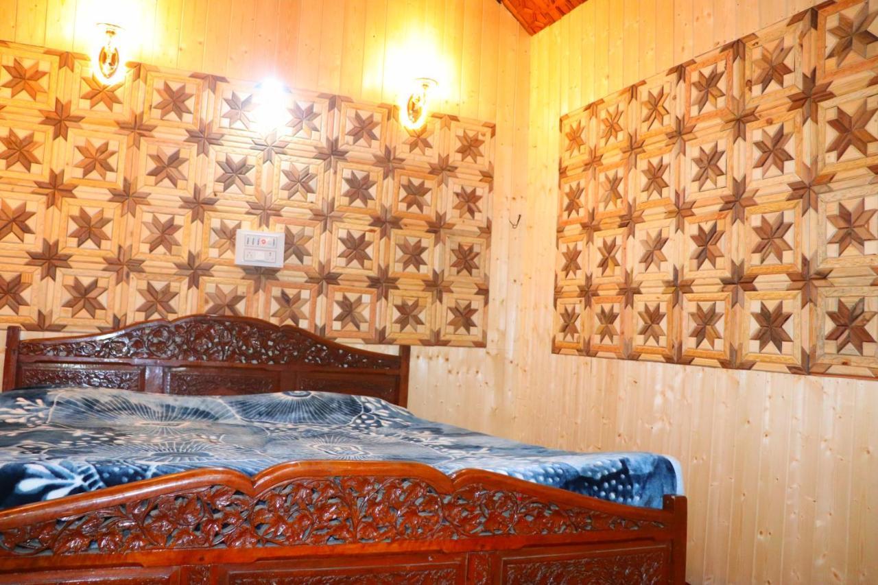 House Boat New Pala Palace Srinagar  Exterior photo