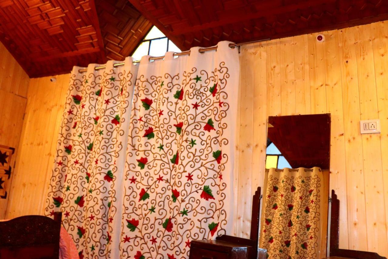 House Boat New Pala Palace Srinagar  Exterior photo