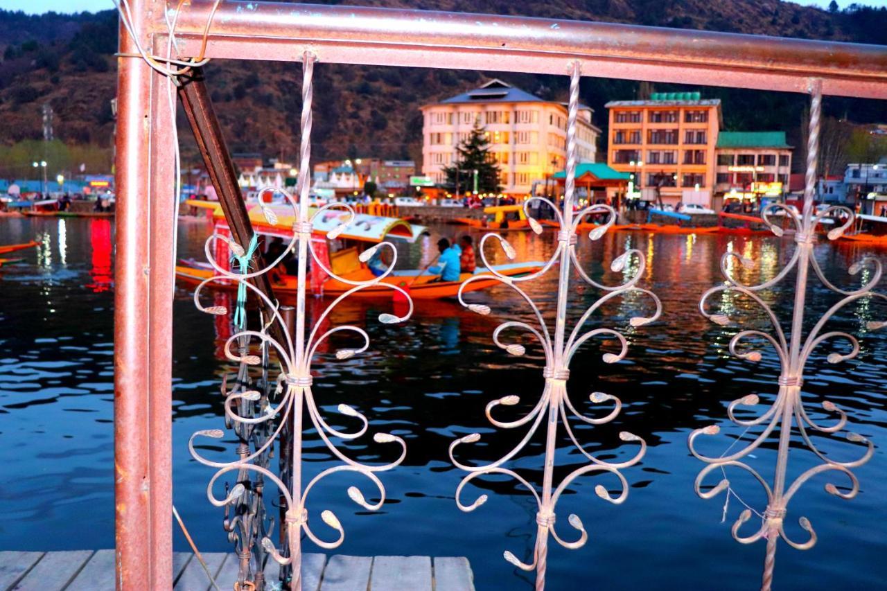 House Boat New Pala Palace Srinagar  Exterior photo