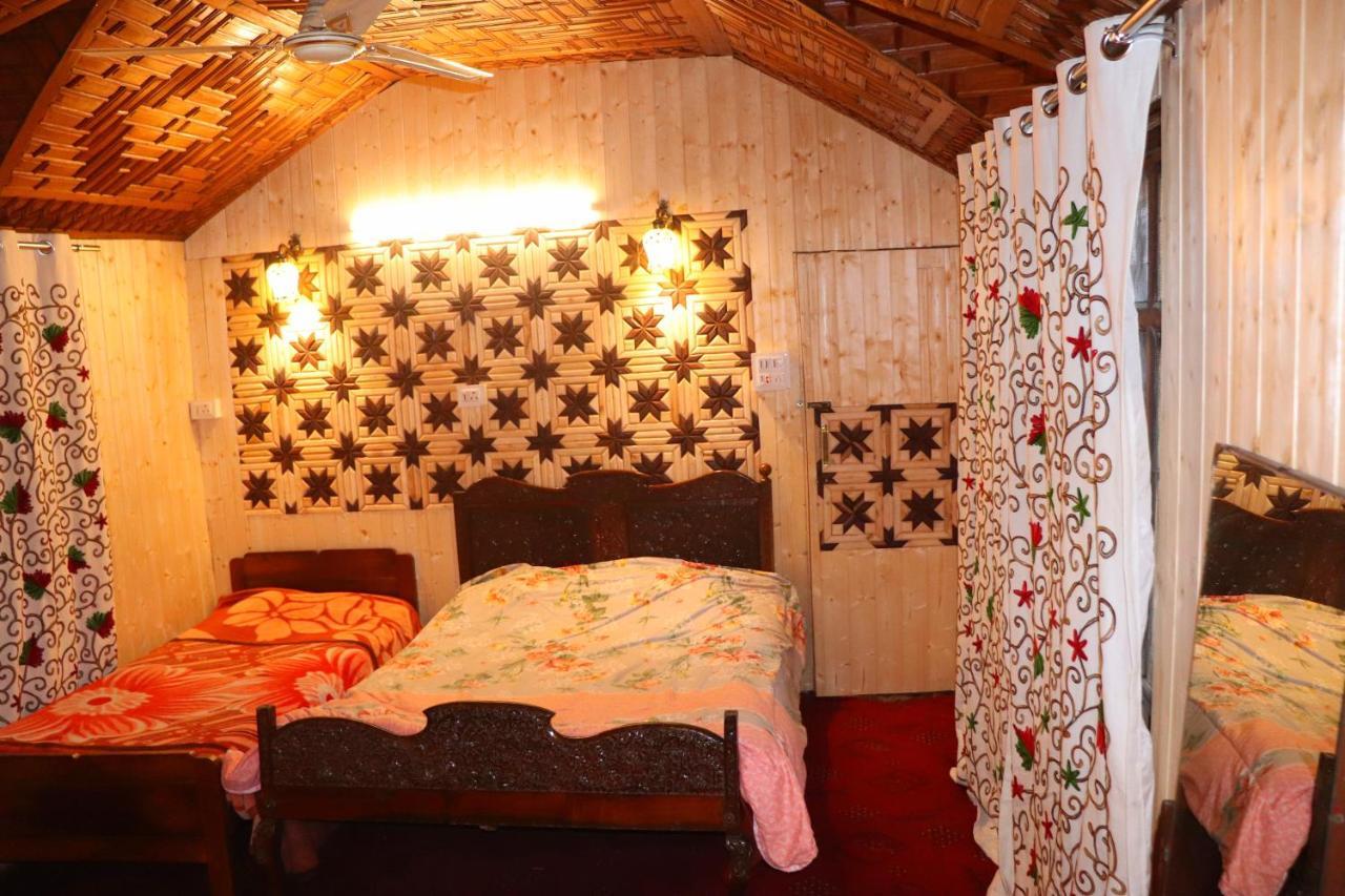 House Boat New Pala Palace Srinagar  Exterior photo