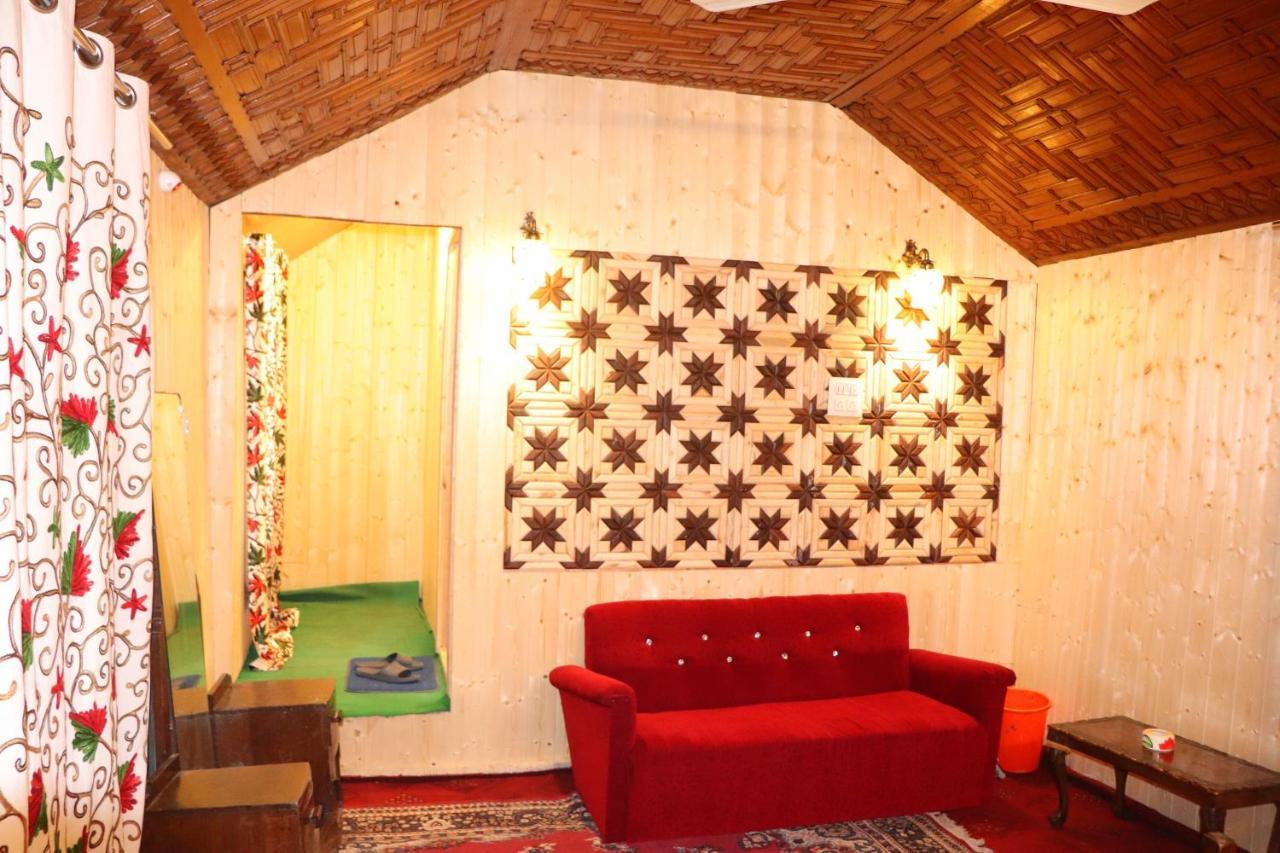 House Boat New Pala Palace Srinagar  Exterior photo