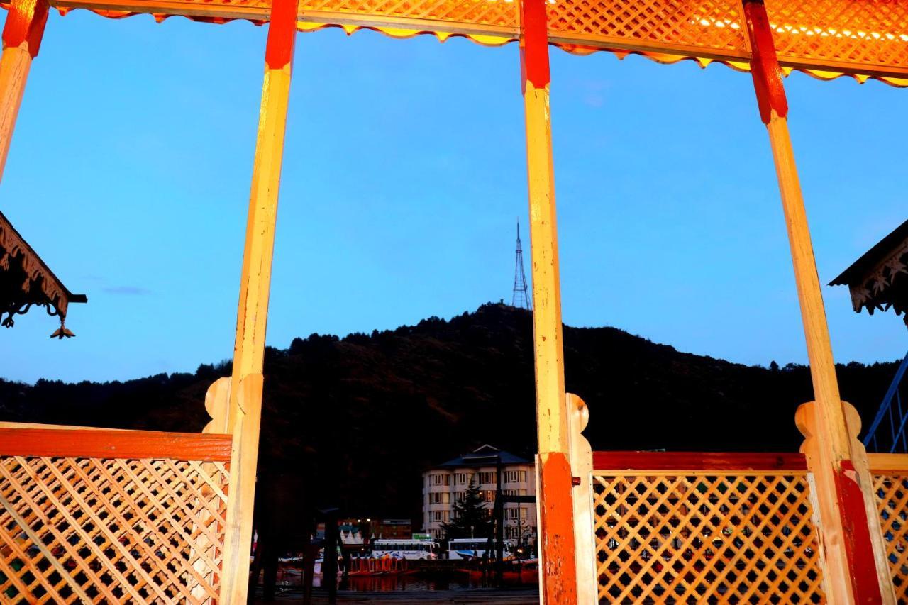 House Boat New Pala Palace Srinagar  Exterior photo