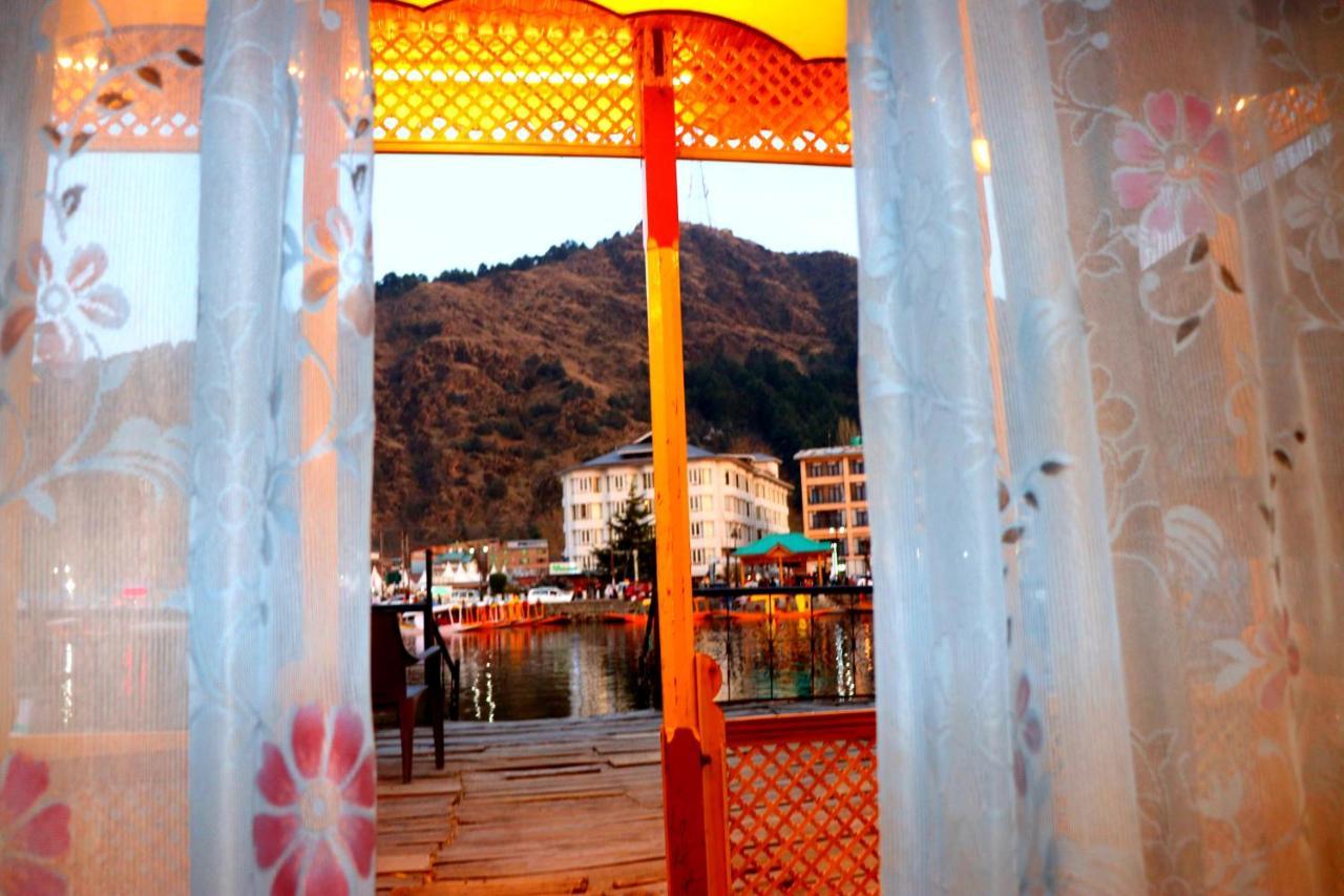 House Boat New Pala Palace Srinagar  Exterior photo