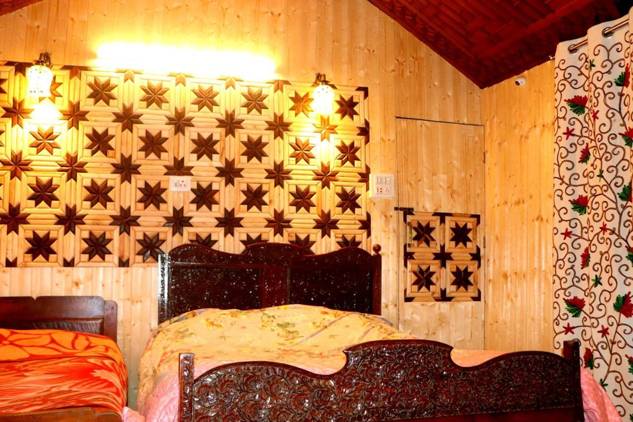 House Boat New Pala Palace Srinagar  Exterior photo