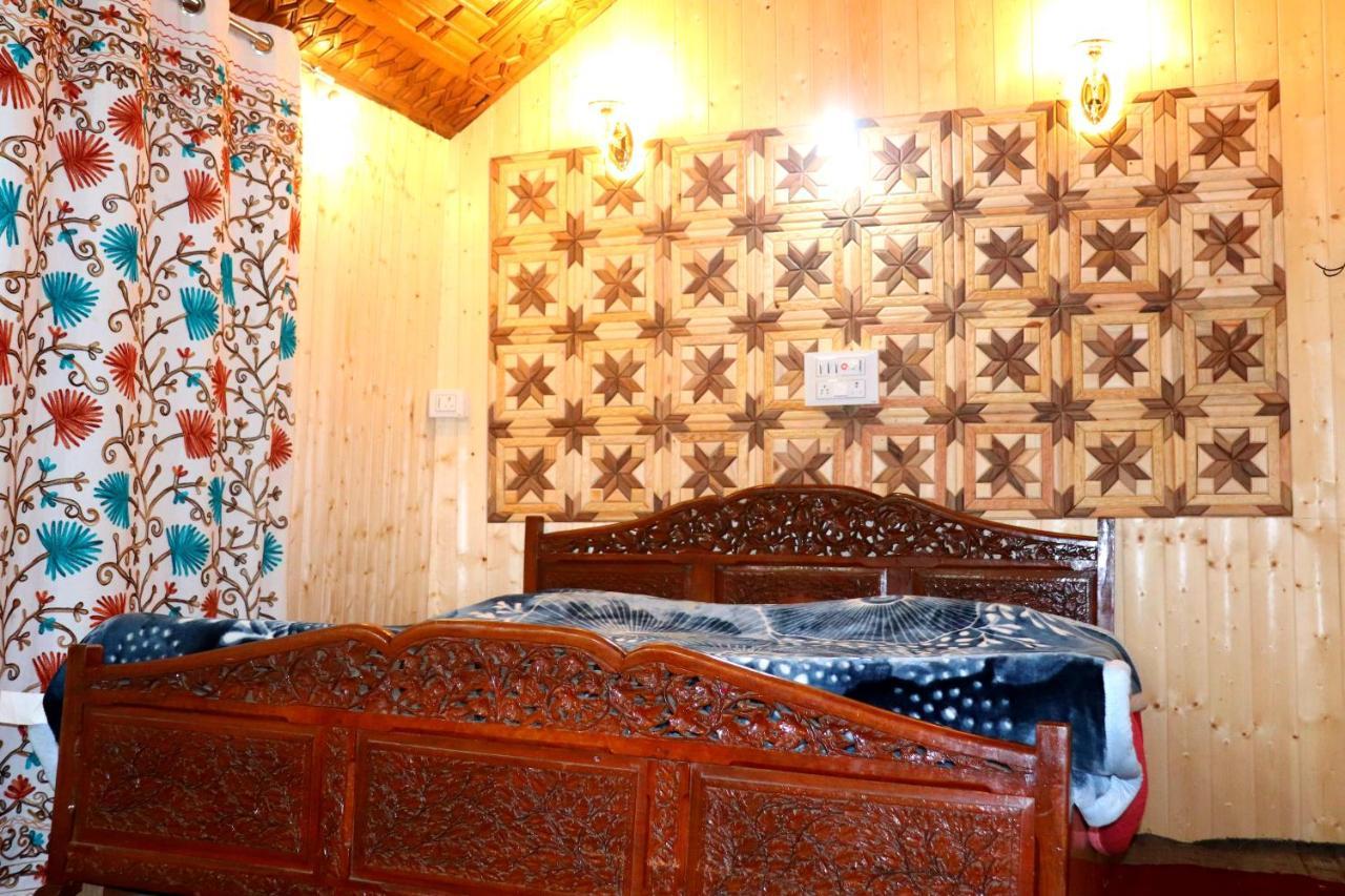 House Boat New Pala Palace Srinagar  Exterior photo