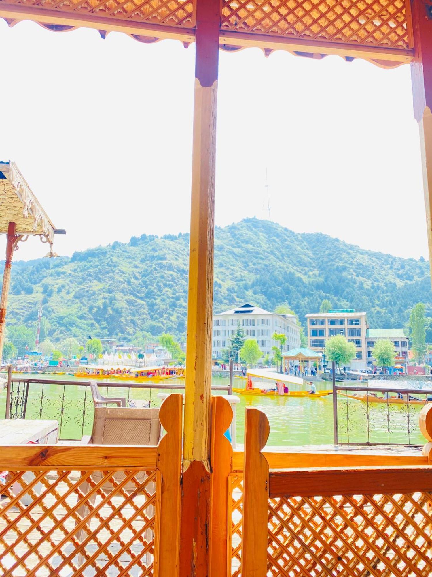 House Boat New Pala Palace Srinagar  Exterior photo