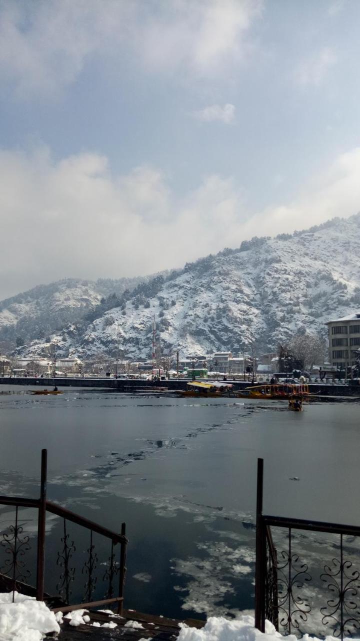 House Boat New Pala Palace Srinagar  Exterior photo